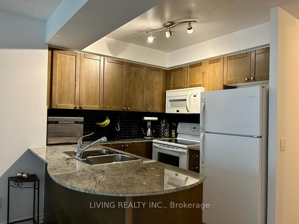 763 Bay St, unit 403 for rent - image #6