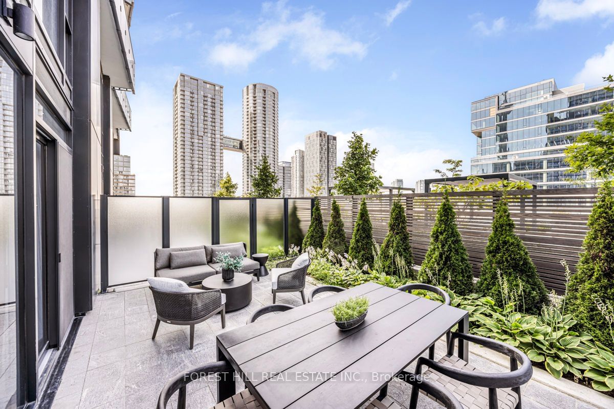 480 Front St W, unit 517 for sale