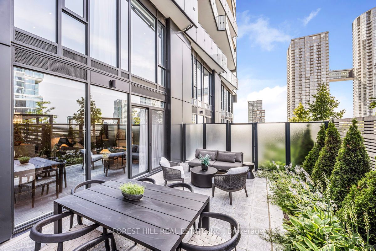 480 Front St W, unit 517 for sale