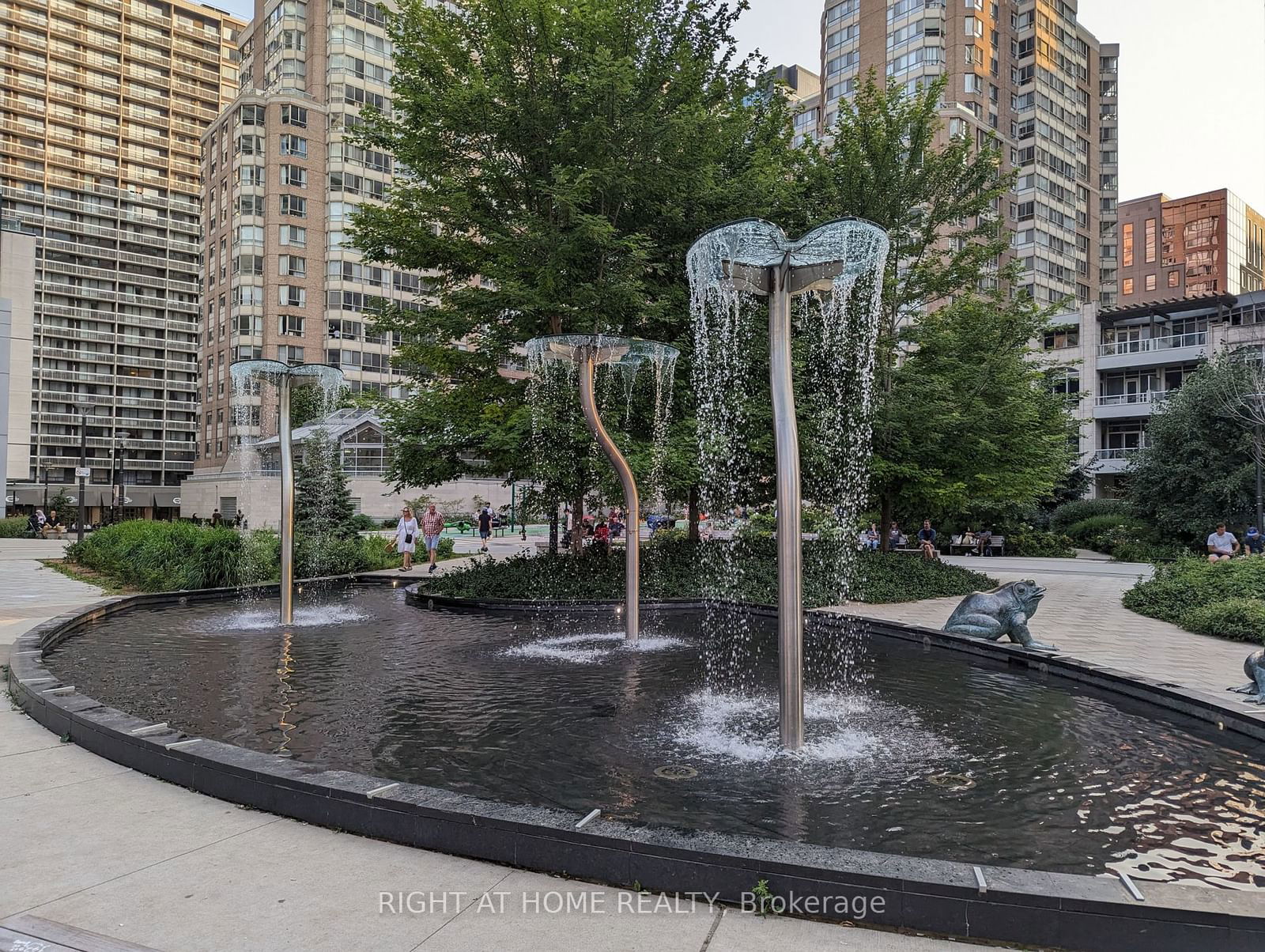 388 Yonge St, unit 7405 for rent - image #2