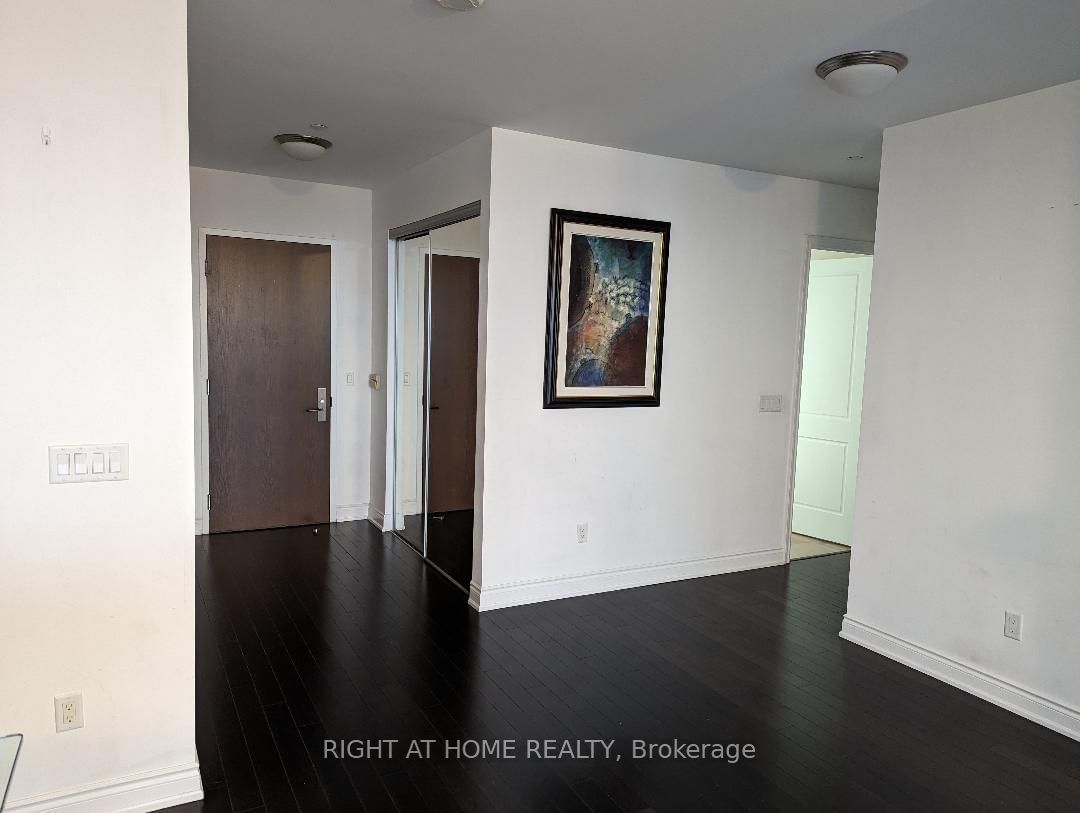 388 Yonge St, unit 7405 for rent - image #9