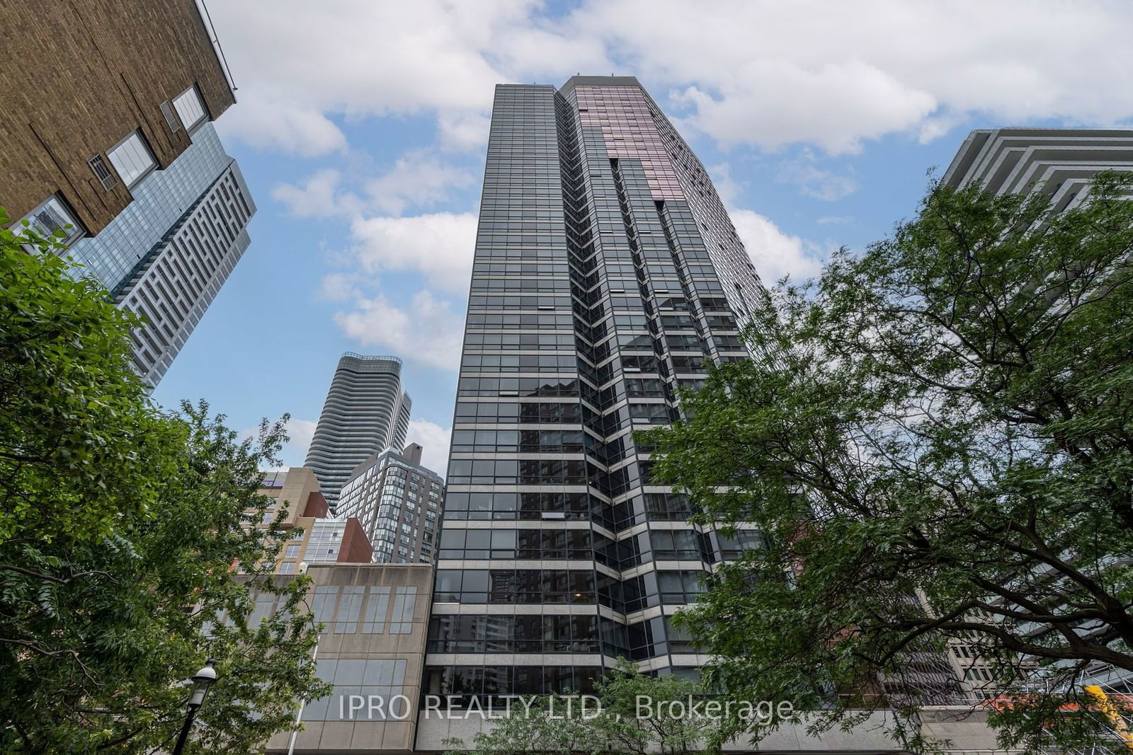 1001 Bay St, unit 1710 for rent