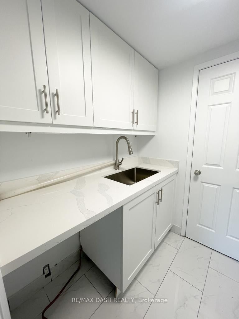 44 Gerrard St W, unit 1008 for rent