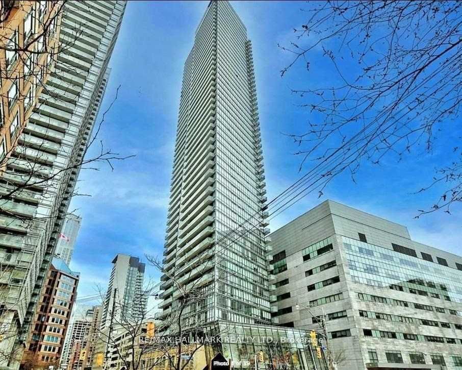 832 Bay St, unit 3705 for rent