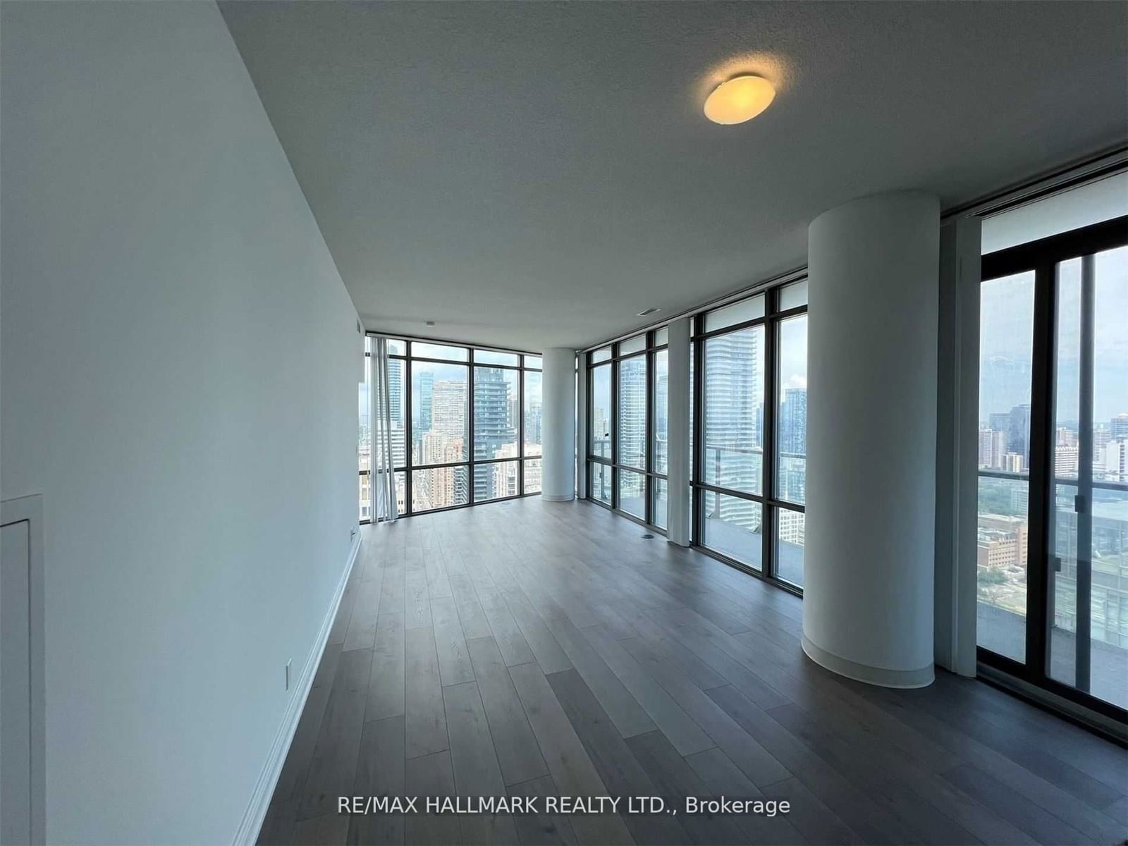 832 Bay St, unit 3705 for rent - image #10