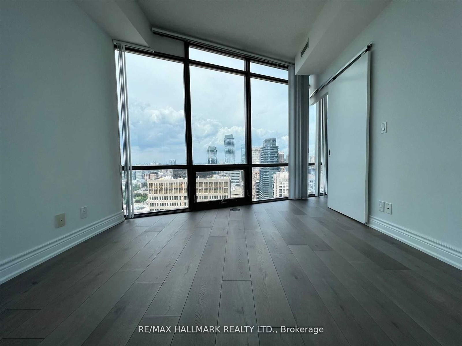 832 Bay St, unit 3705 for rent