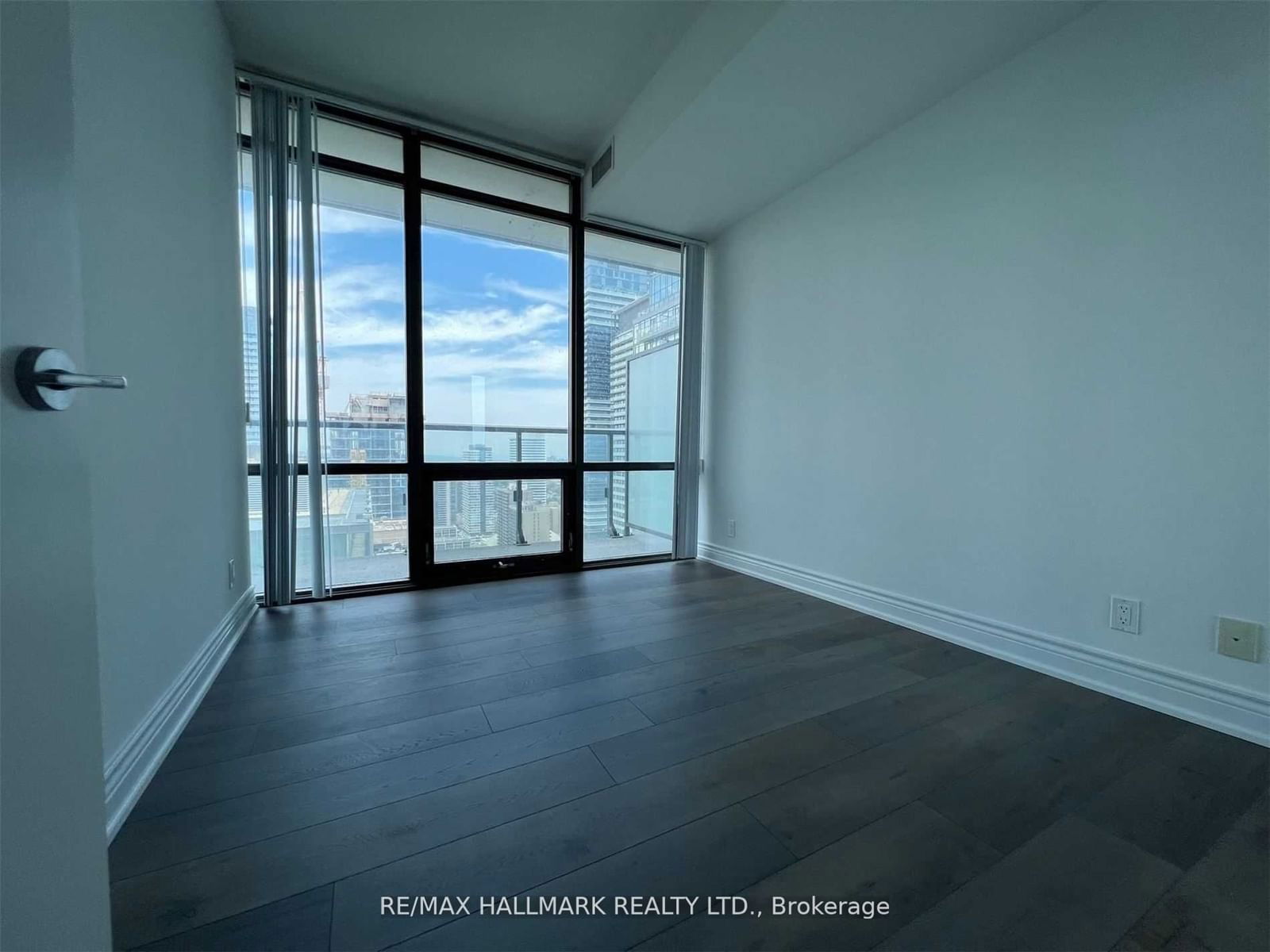 832 Bay St, unit 3705 for rent