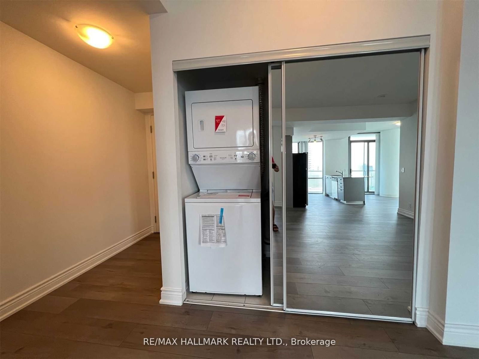 832 Bay St, unit 3705 for rent