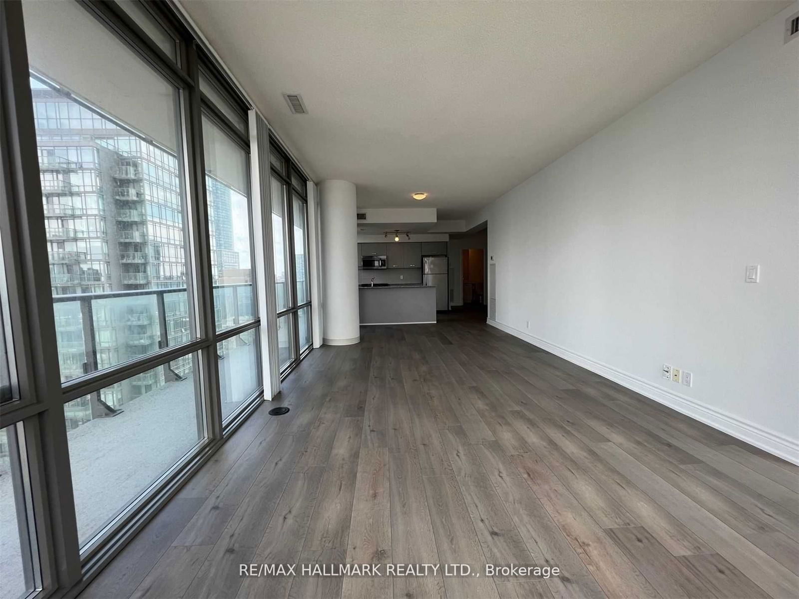 832 Bay St, unit 3705 for rent