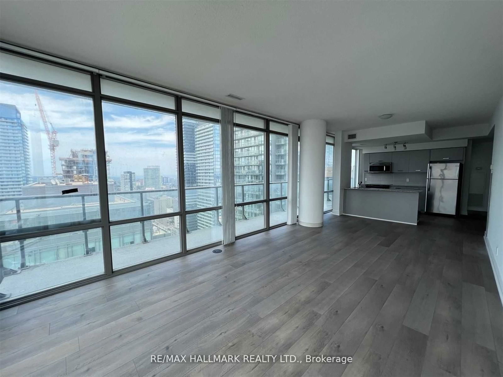 832 Bay St, unit 3705 for rent