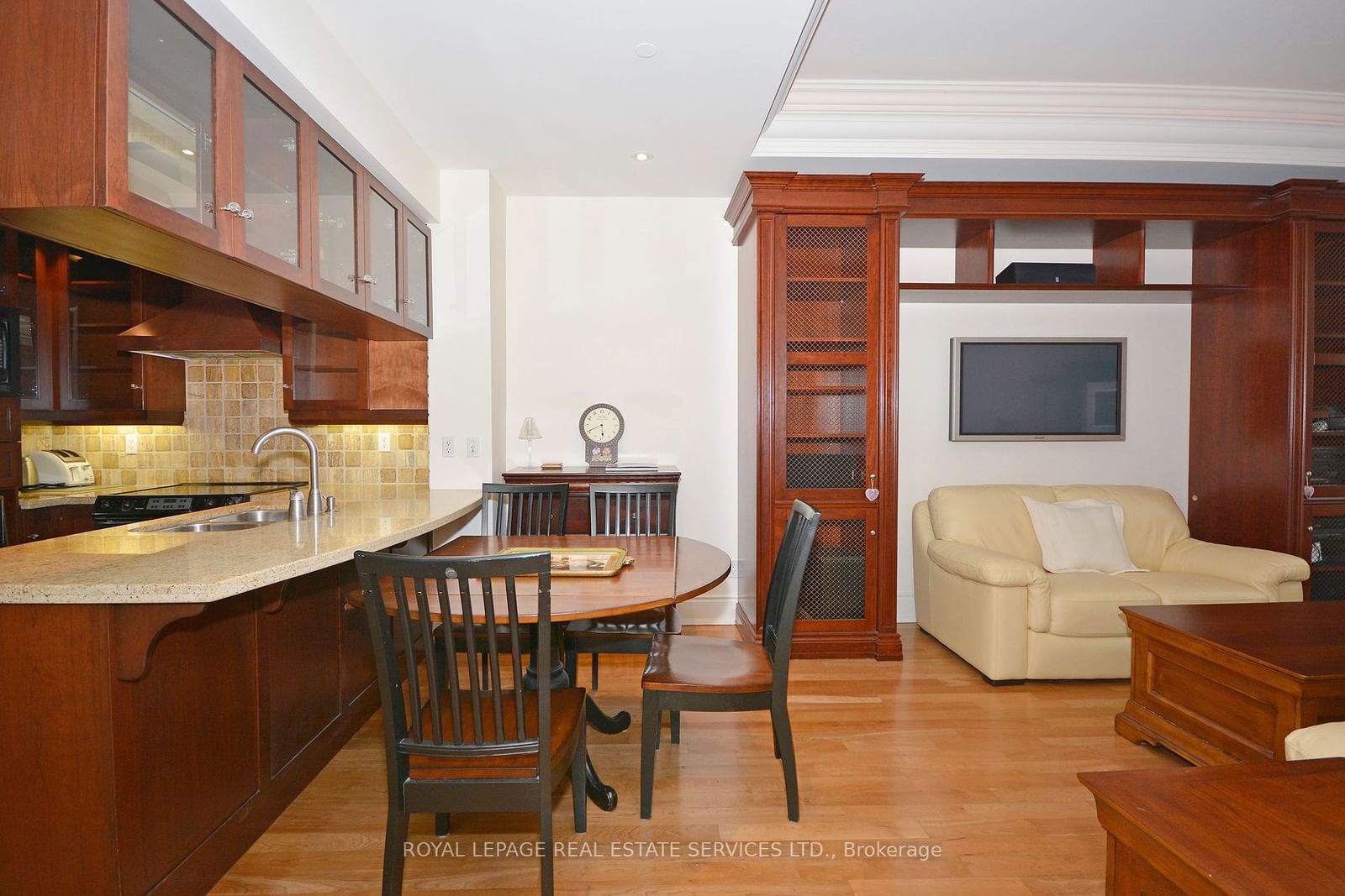 10 Bellair St, unit 301 for rent