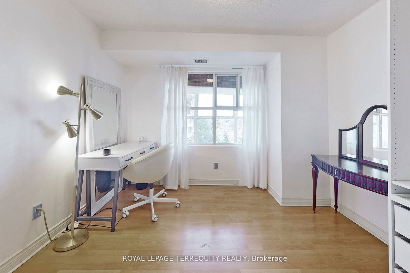 18 Concorde Pl, unit 312 for rent - image #13