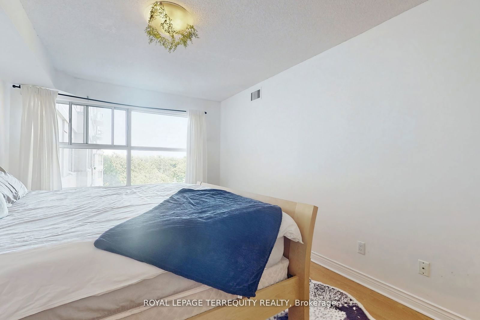 18 Concorde Pl, unit 312 for rent - image #19