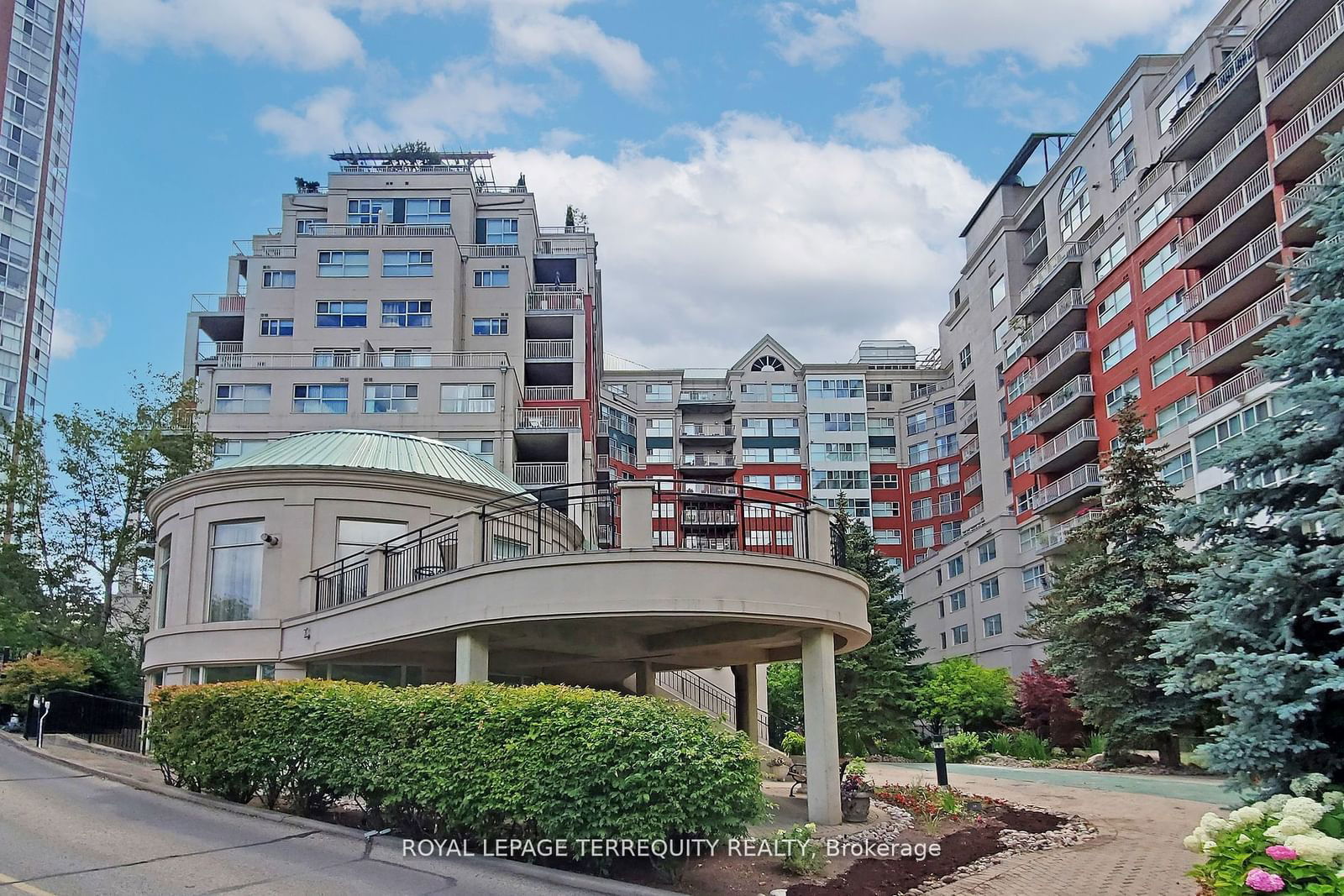 18 Concorde Pl, unit 312 for rent - image #27