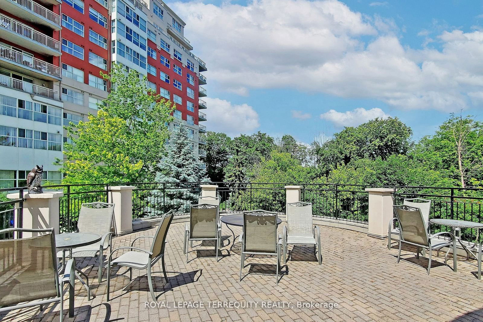 18 Concorde Pl, unit 312 for rent - image #31