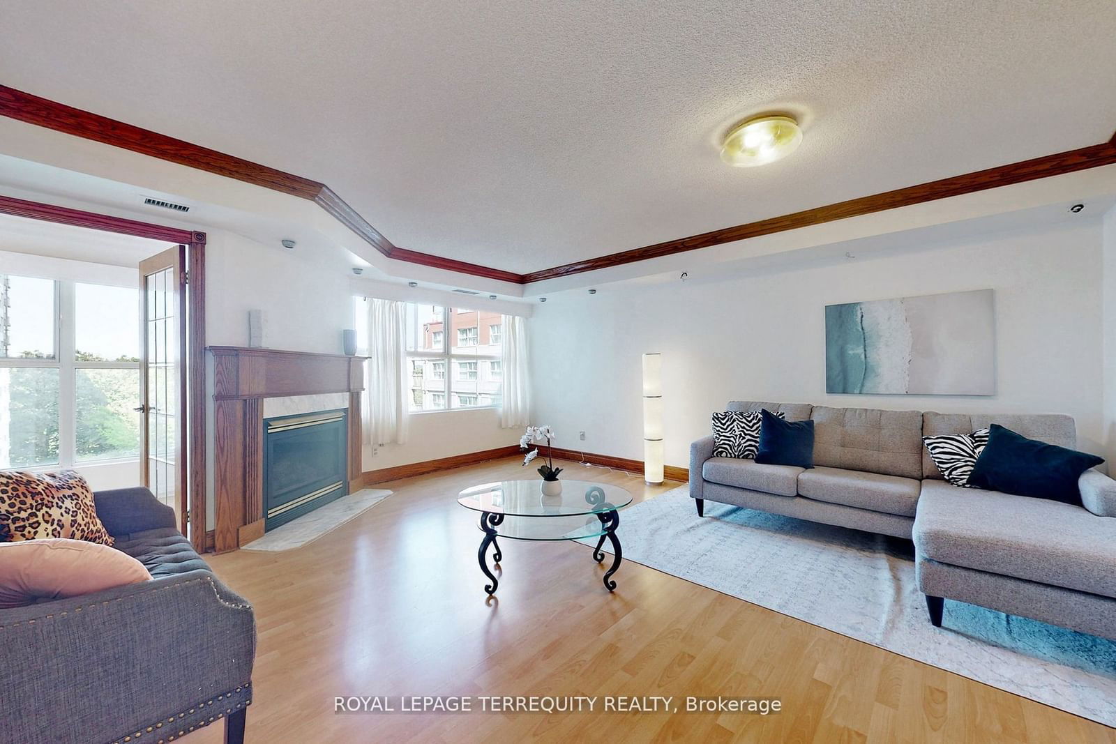 18 Concorde Pl, unit 312 for rent - image #9