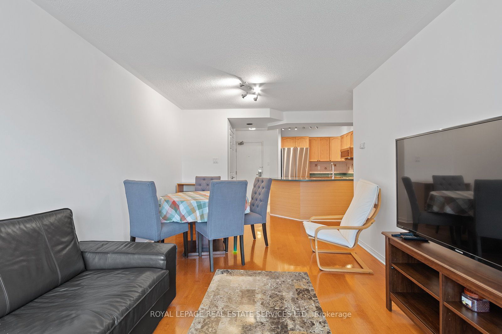 889 Bay St, unit 1110 for rent - image #10