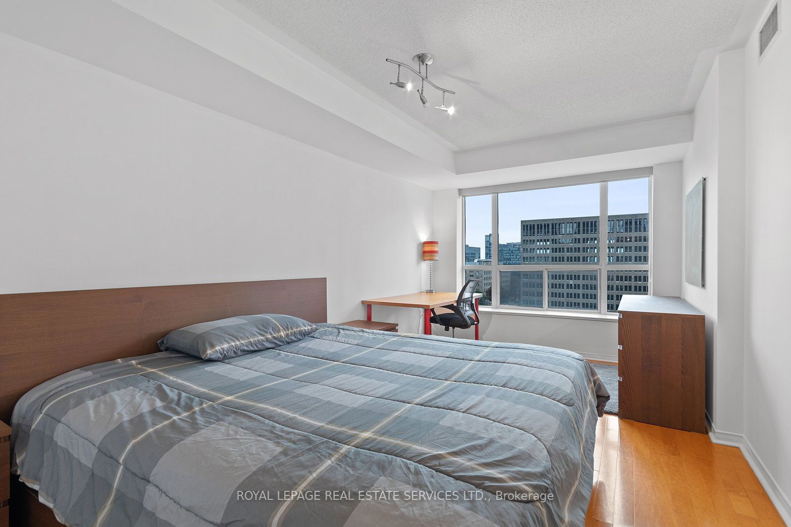 889 Bay St, unit 1110 for rent - image #19