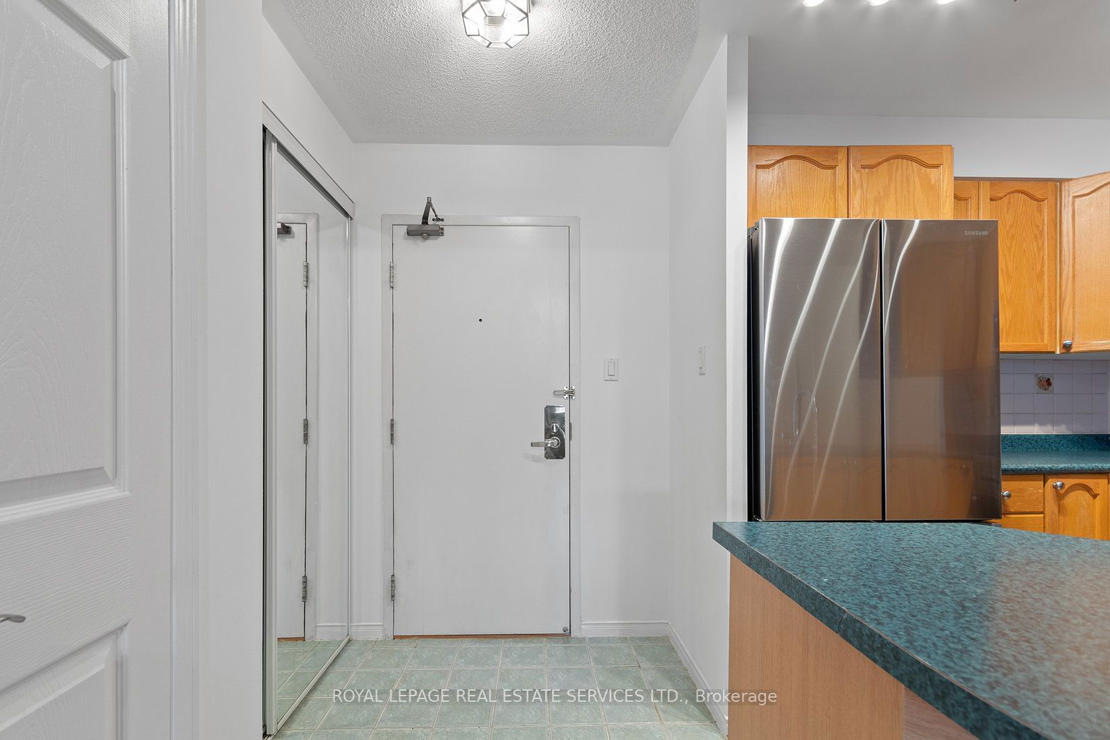 889 Bay St, unit 1110 for rent - image #3