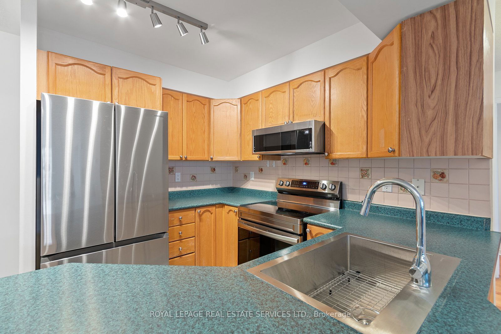 889 Bay St, unit 1110 for rent - image #5