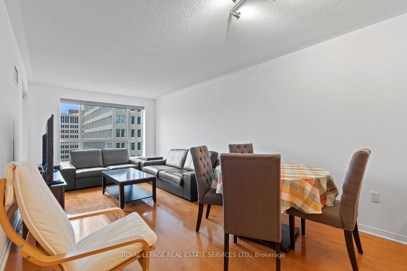 889 Bay St, unit 1110 for rent - image #8