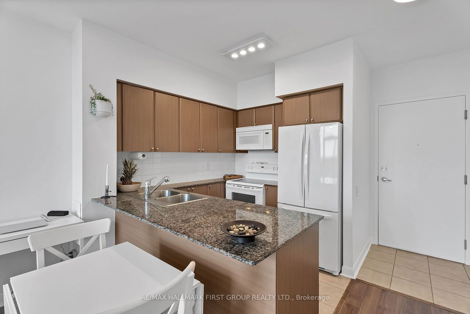 525 Wilson Ave, unit 907 for sale - image #11