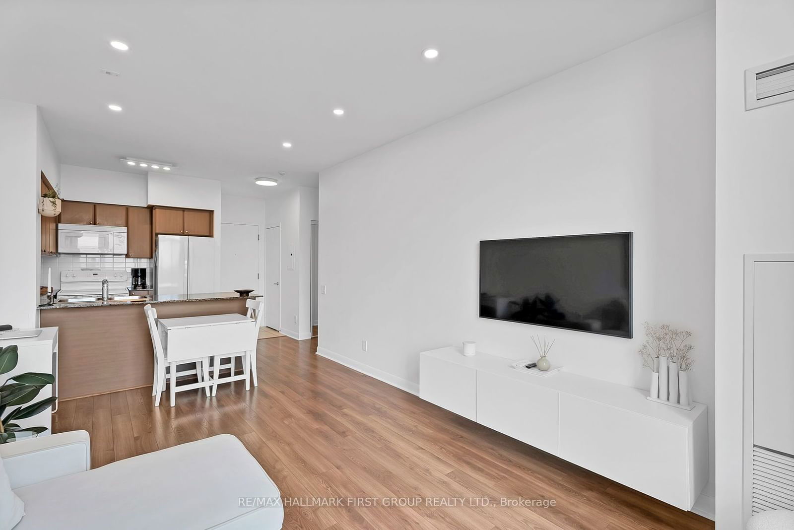 525 Wilson Ave, unit 907 for sale - image #16