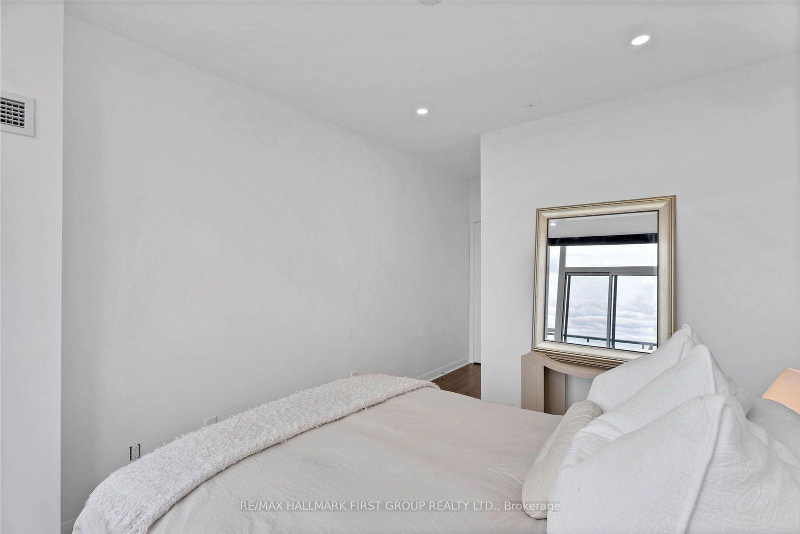 525 Wilson Ave, unit 907 for sale - image #24