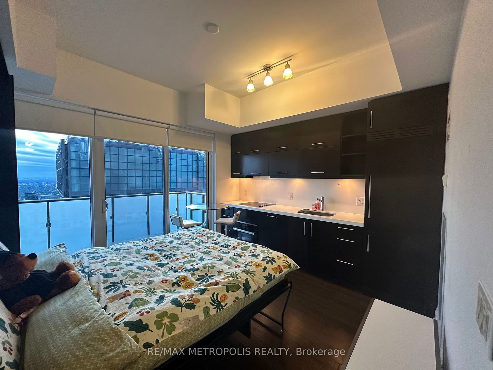 1080 Bay St, unit 4905 for rent