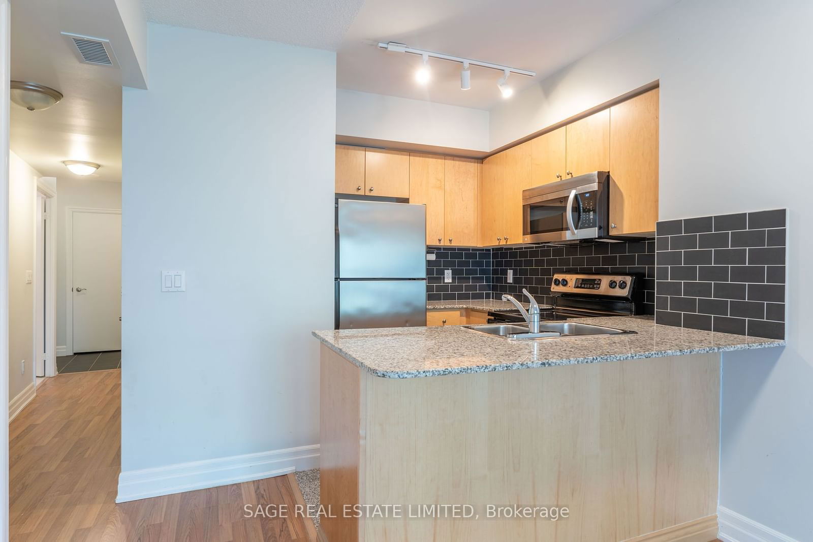 8 Scollard St, unit 411 for rent - image #3