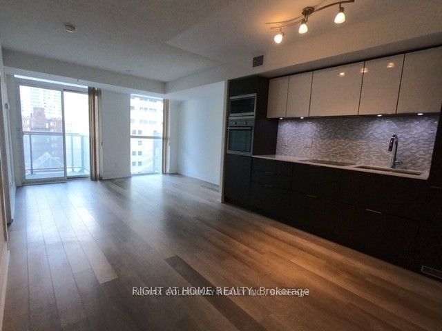 318 Richmond St W, unit 616 for rent - image #4