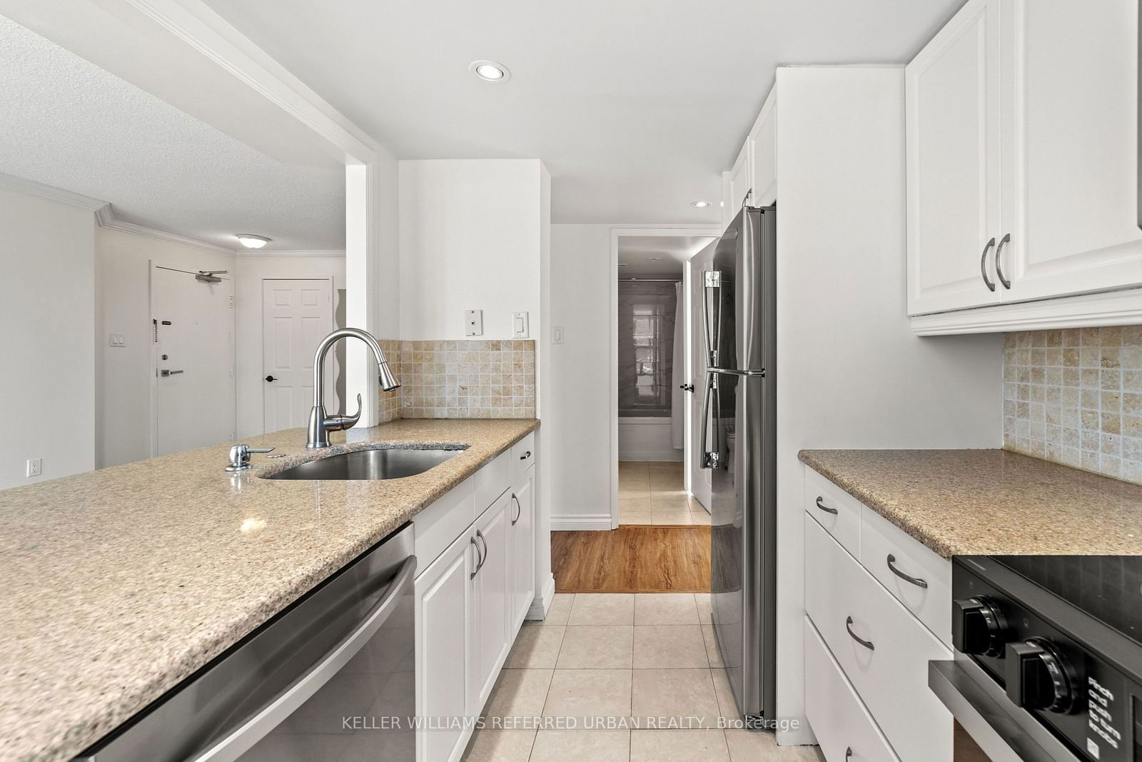 725 King St W, unit 412 for rent - image #17