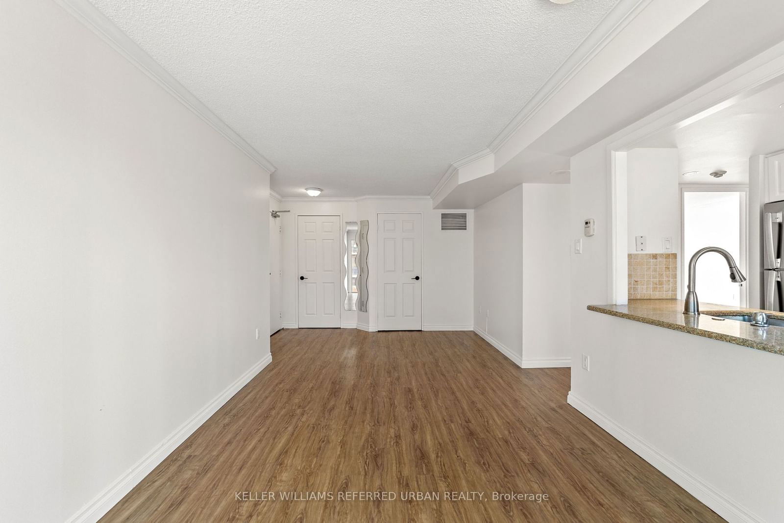 725 King St W, unit 412 for rent