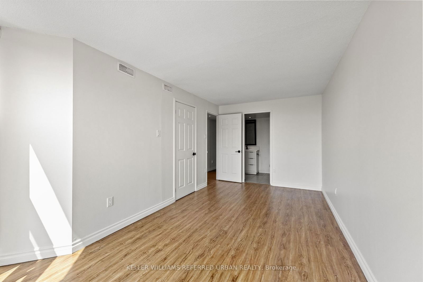 725 King St W, unit 412 for rent - image #24