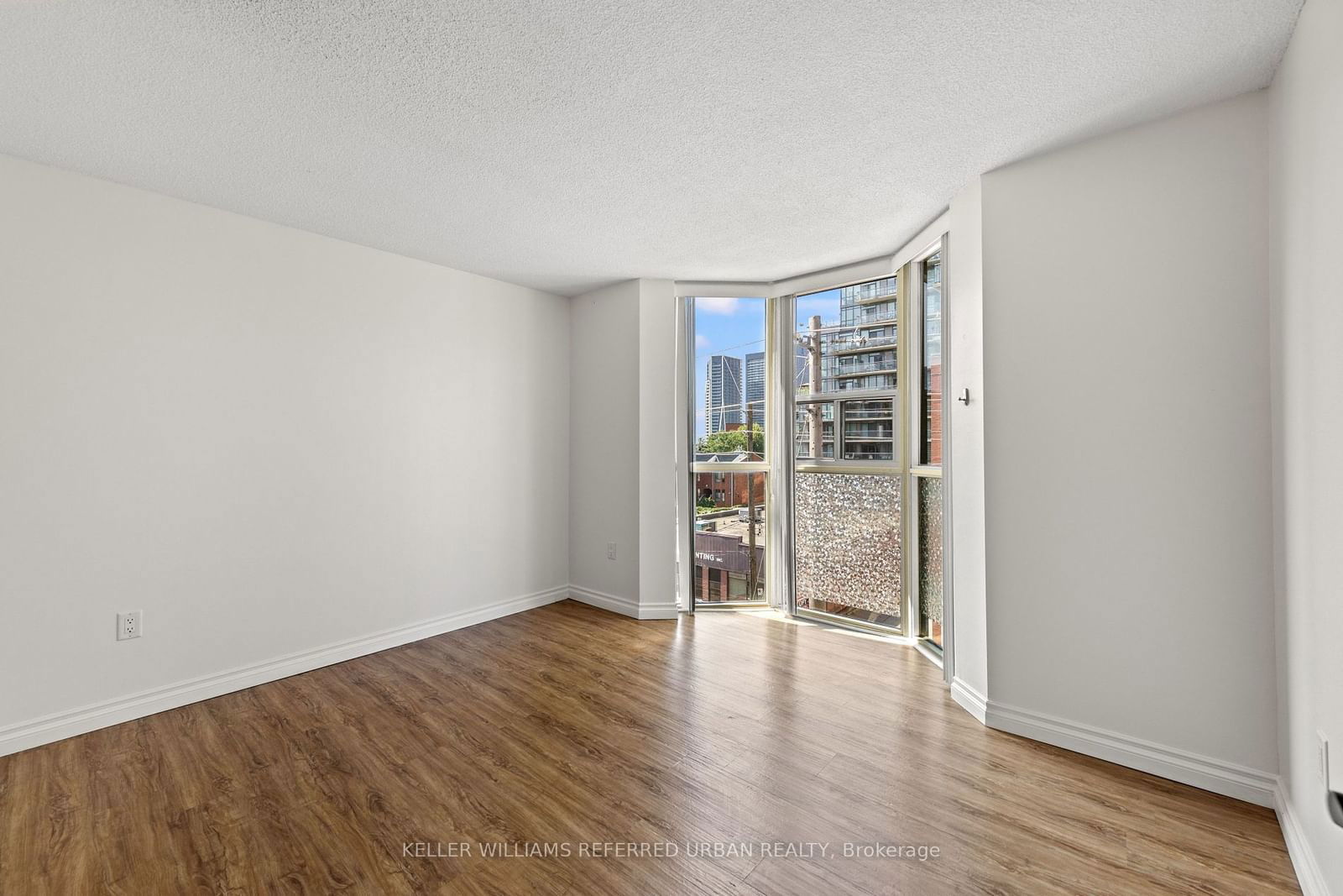 725 King St W, unit 412 for rent - image #28