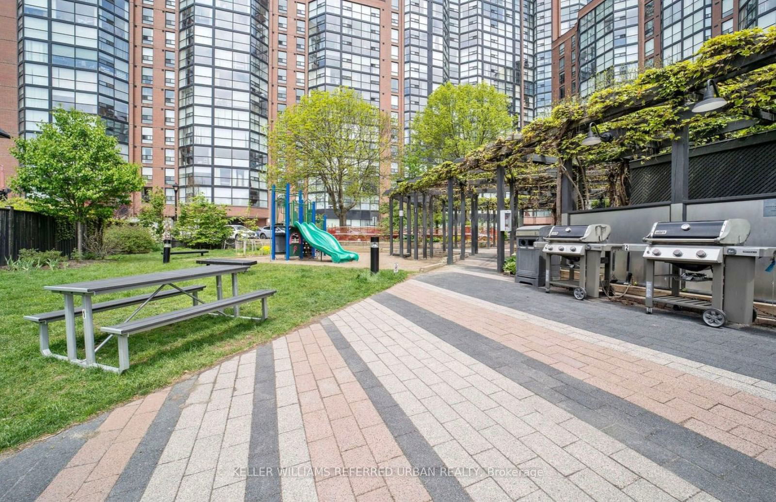 725 King St W, unit 412 for rent - image #36