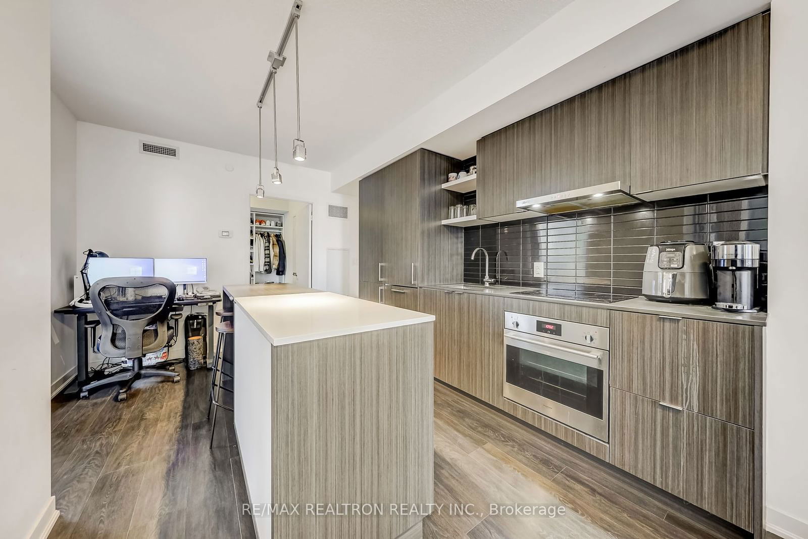 100 Harbour St, unit 2010 for sale