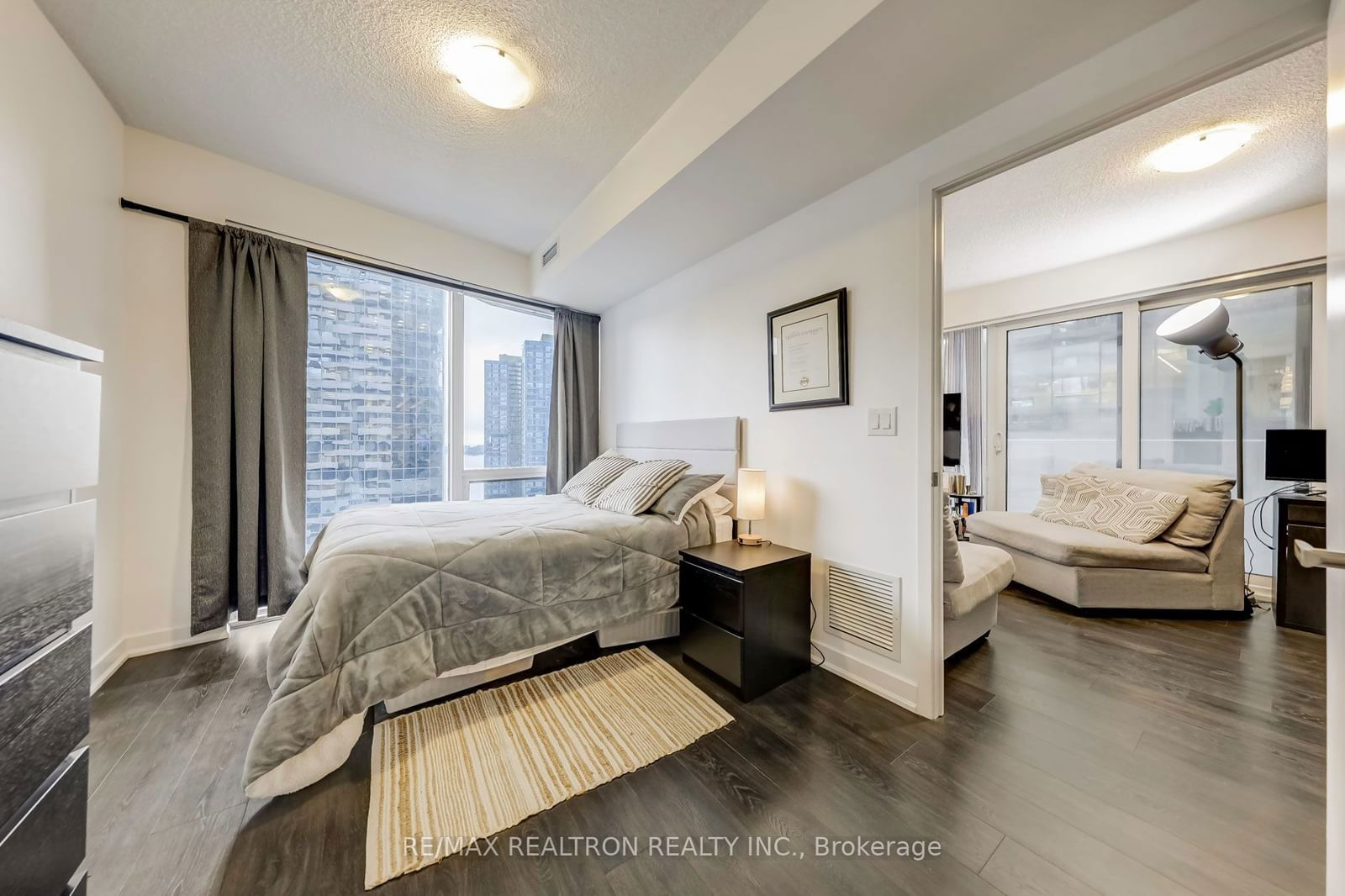 100 Harbour St, unit 2010 for sale