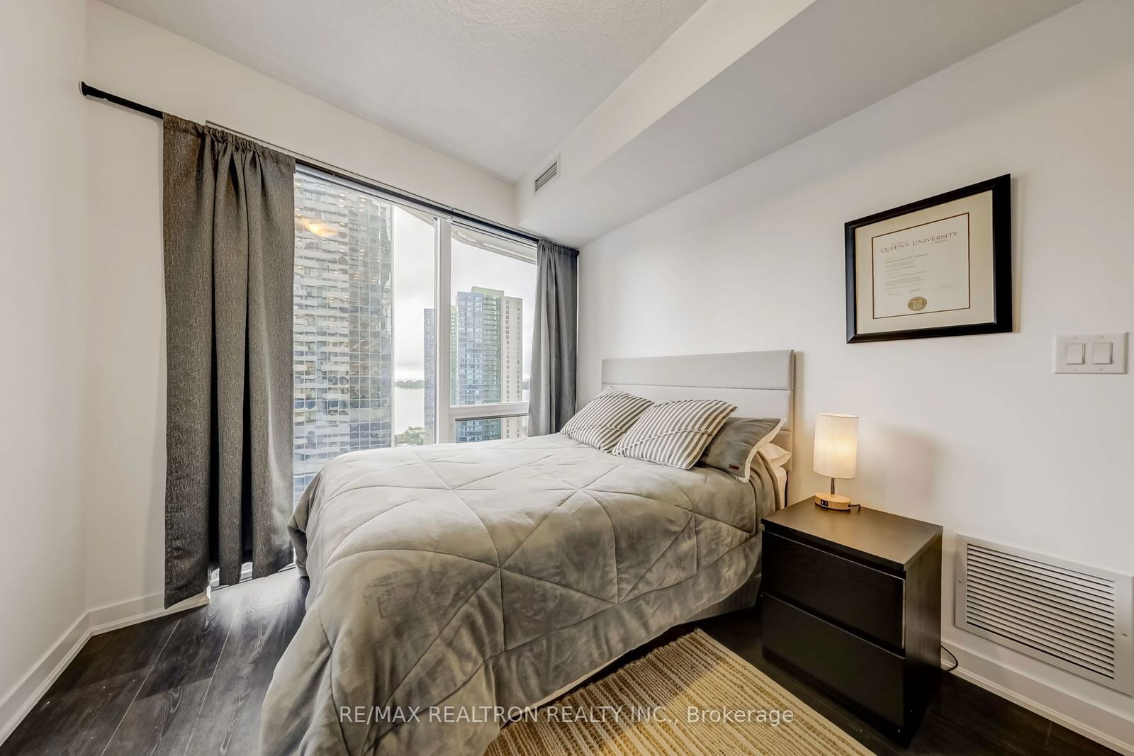 100 Harbour St, unit 2010 for sale