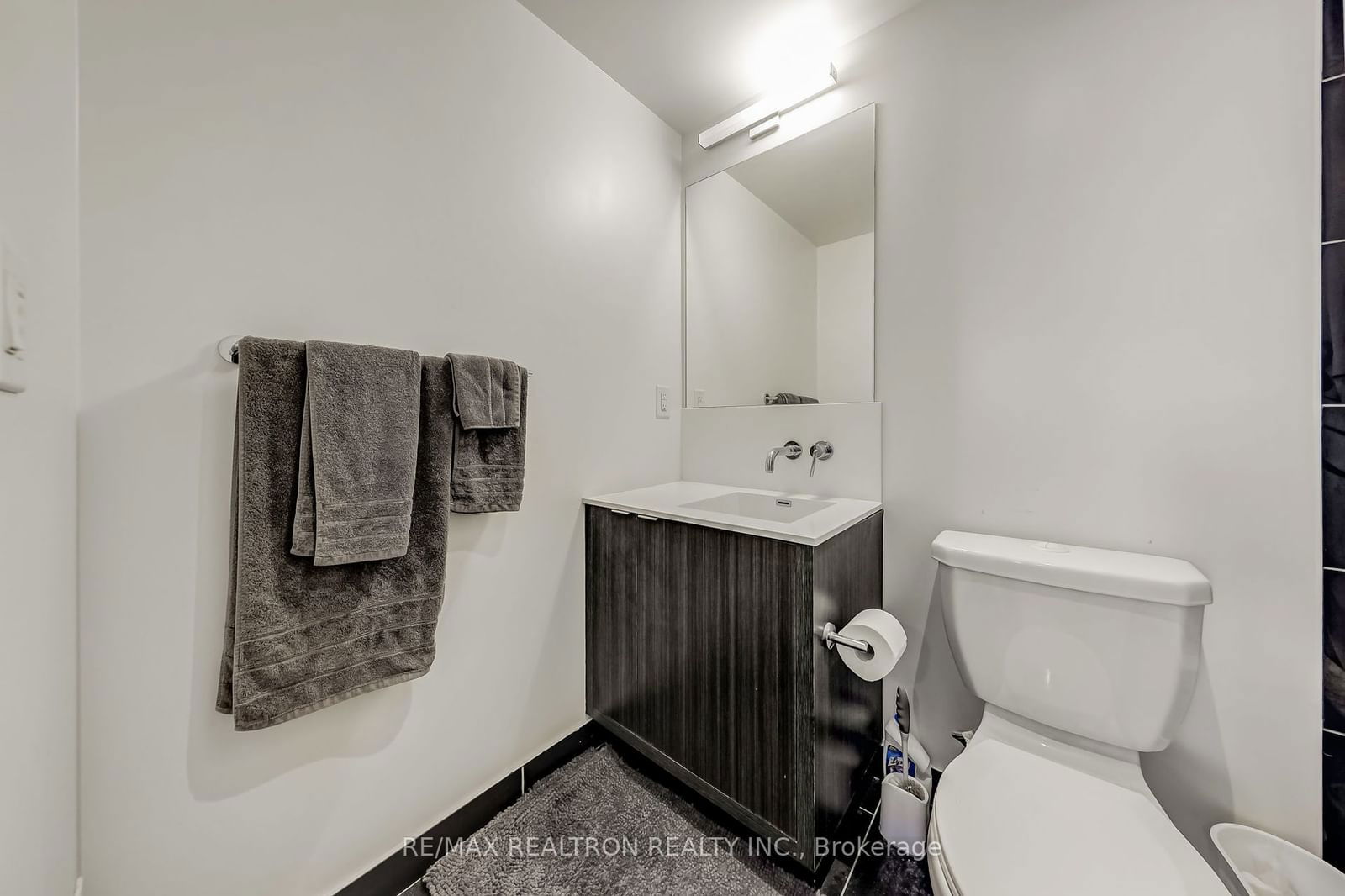 100 Harbour St, unit 2010 for sale