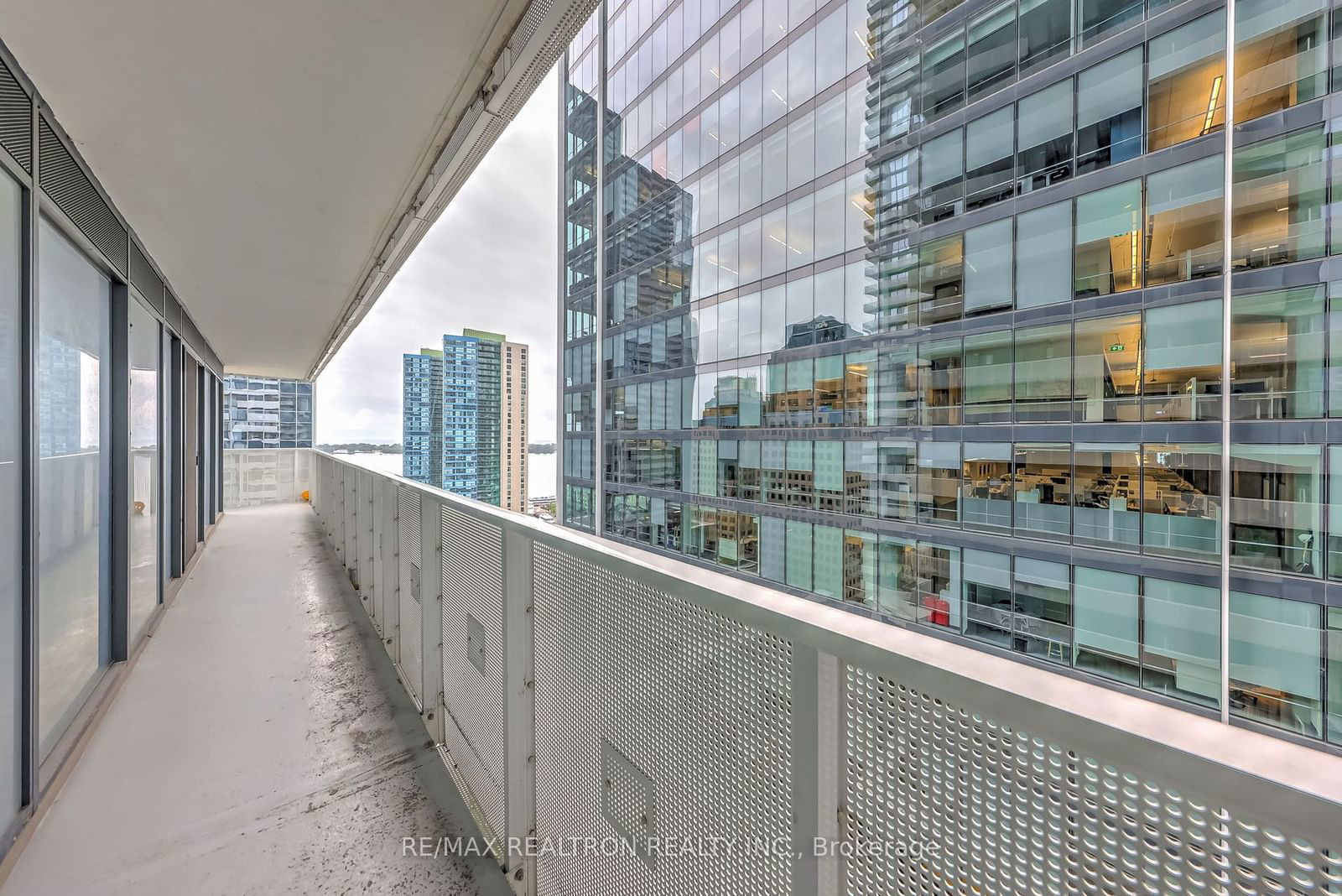 100 Harbour St, unit 2010 for sale