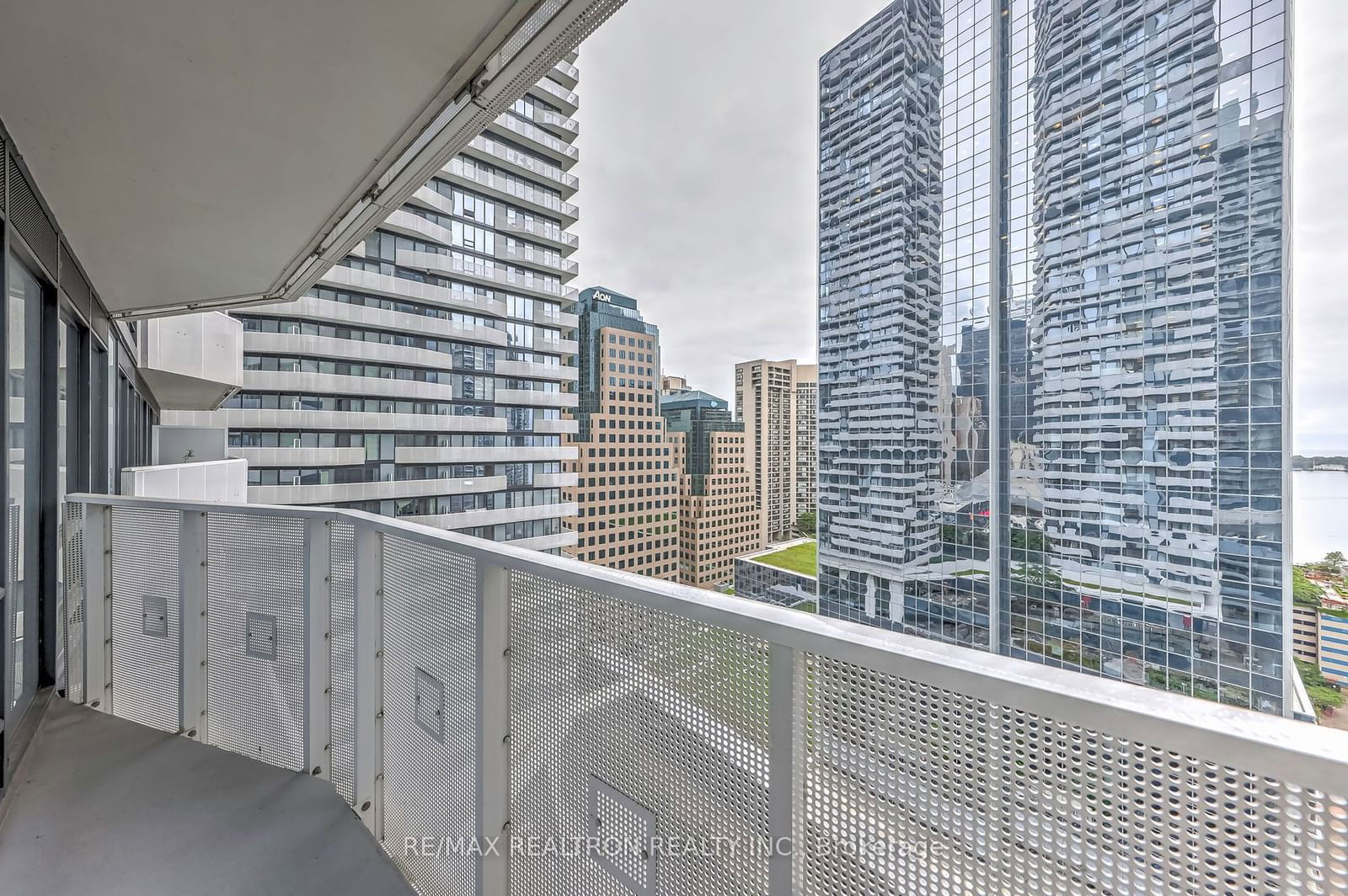 100 Harbour St, unit 2010 for sale - image #31