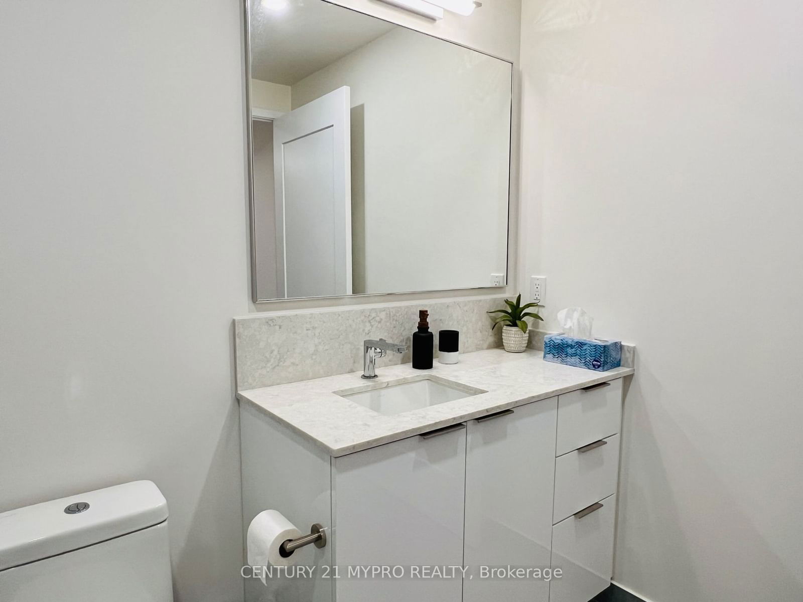 28 Freeland St, unit 803 for rent - image #17