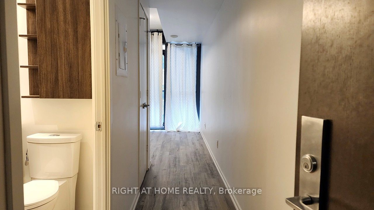 101 Charles St E, unit 520 for rent - image #27