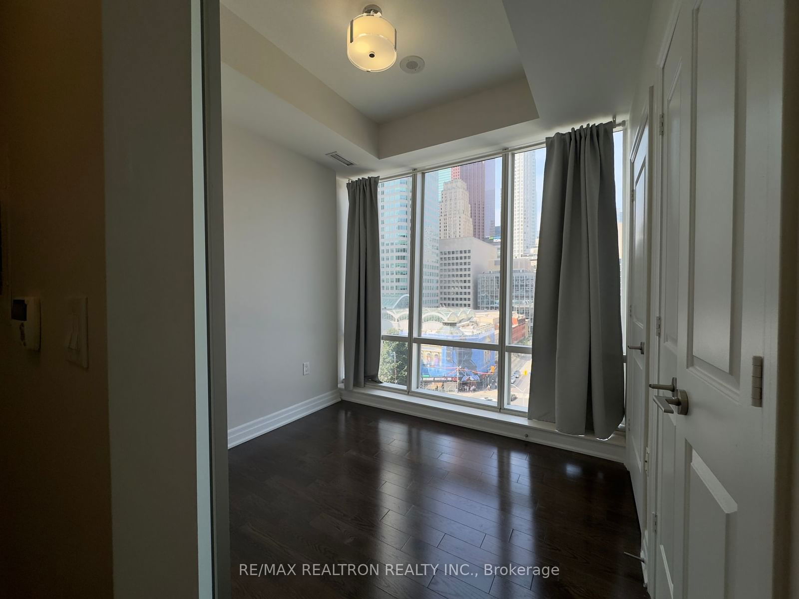 8 The Esplanade Ave, unit 1006 for rent