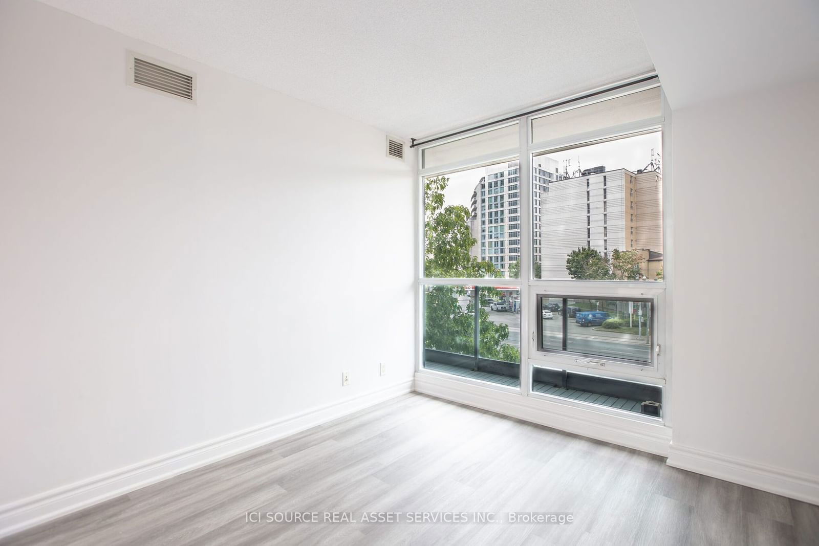 600 Fleet St, unit 318 for rent - image #6