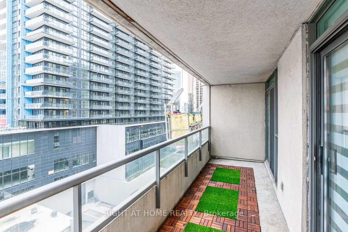 18 Spring Garden Ave, unit 1110 for sale - image #34