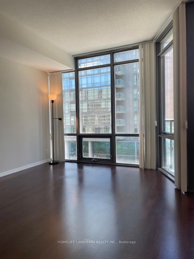 832 Bay St, unit 407 for sale - image #2