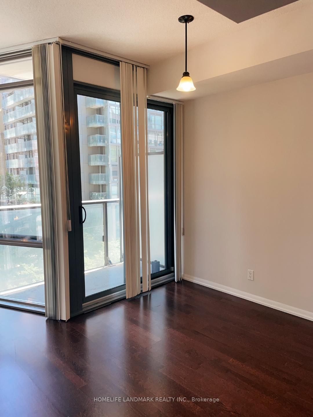 832 Bay St, unit 407 for sale - image #3