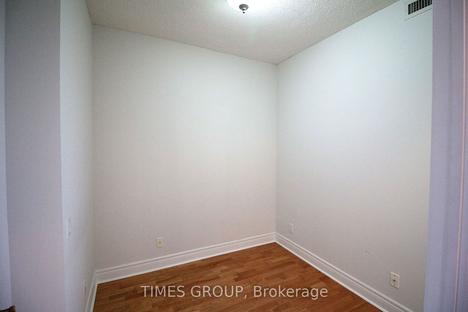 1 Clairtrell Rd, unit 808 for rent - image #5